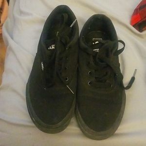 Black Van's youth size 5